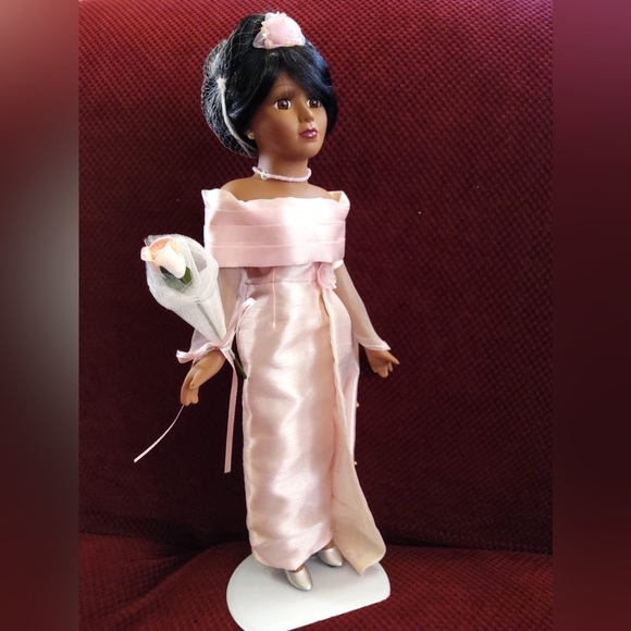 Collectible porcelain doll - Picture 6 of 11